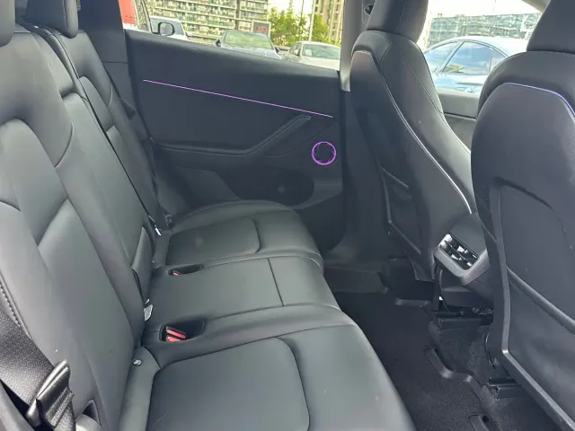 Tesla Model Y — Фото автомобиля 16