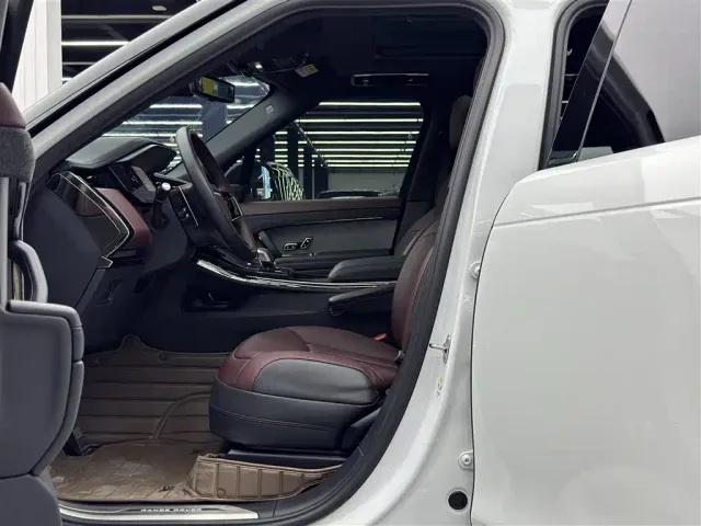 Land Rover Range Rover Sport — Фото автомобиля 6