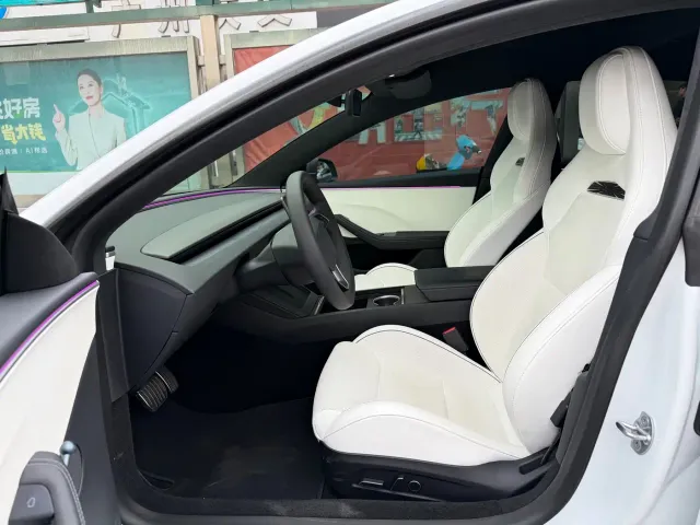 Tesla Model 3 — Фото автомобиля 7