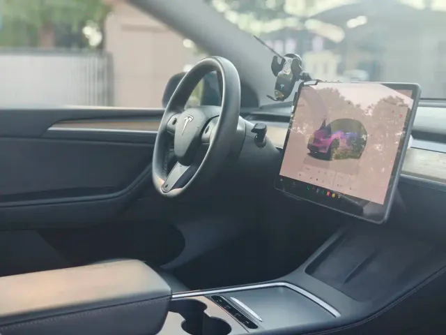 Tesla Model Y — Фото автомобиля 9