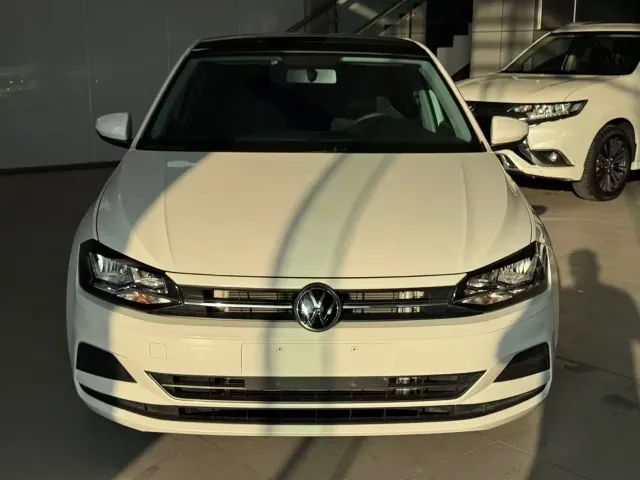 Volkswagen Polo — Фото автомобиля 2