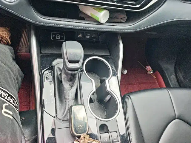 Toyota Highlander — Фото автомобиля 16