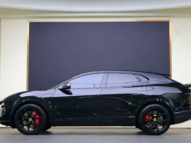 Lotus Eletre — Фото автомобиля 14