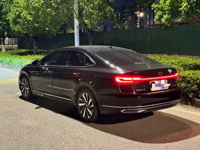 Volkswagen Passat — Фото автомобиля 4