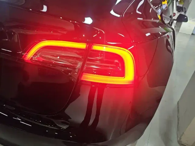 Tesla Model 3 — Фото автомобиля 7