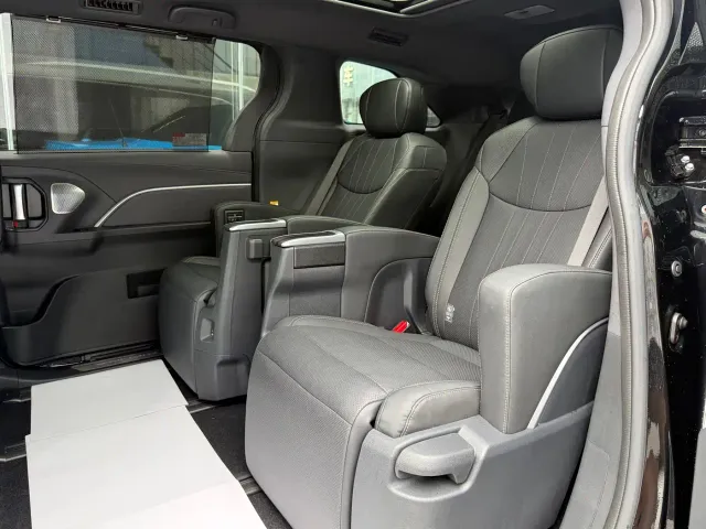 Toyota Sienna — Фото автомобиля 12