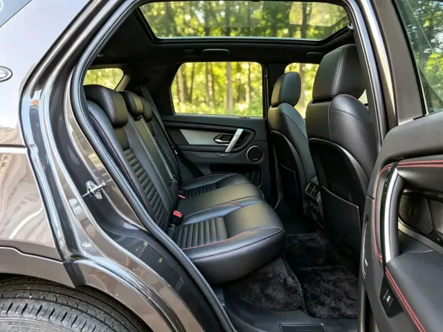 Land Rover Discovery Sport — Фото автомобиля 12