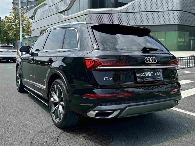 Audi Q7 — Фото автомобиля 9
