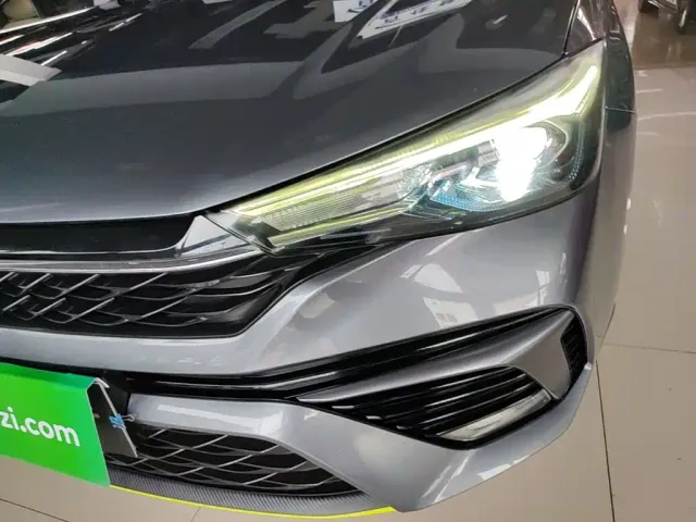 Roewe i5 — Фото автомобиля 23