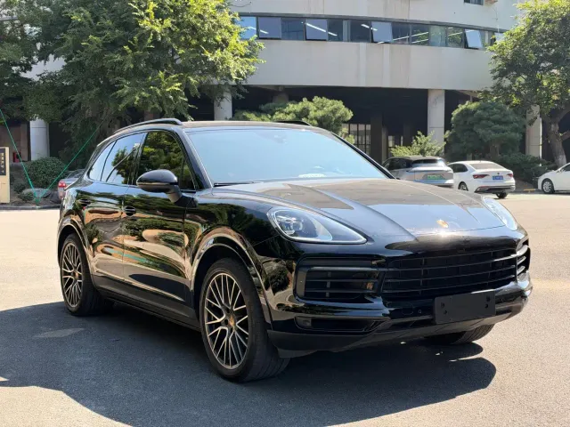 Porsche Cayenne — Фото автомобиля 3
