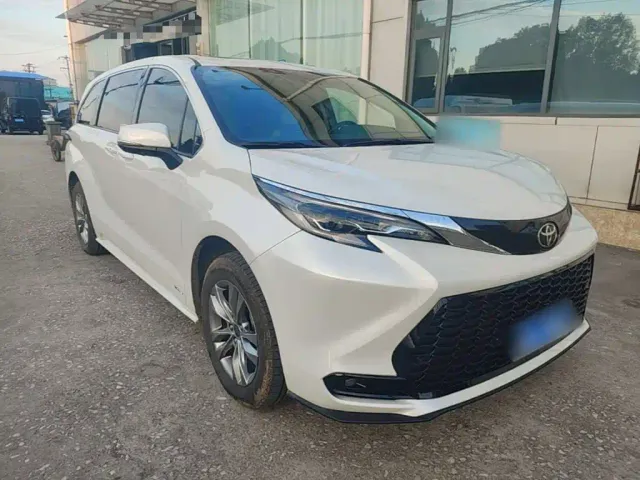 Toyota Sienna — Фото автомобиля 3