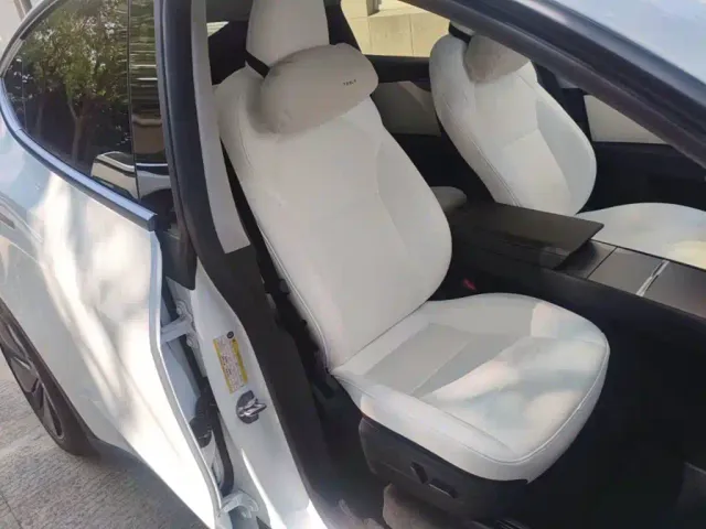 Tesla Model Y — Фото автомобиля 24