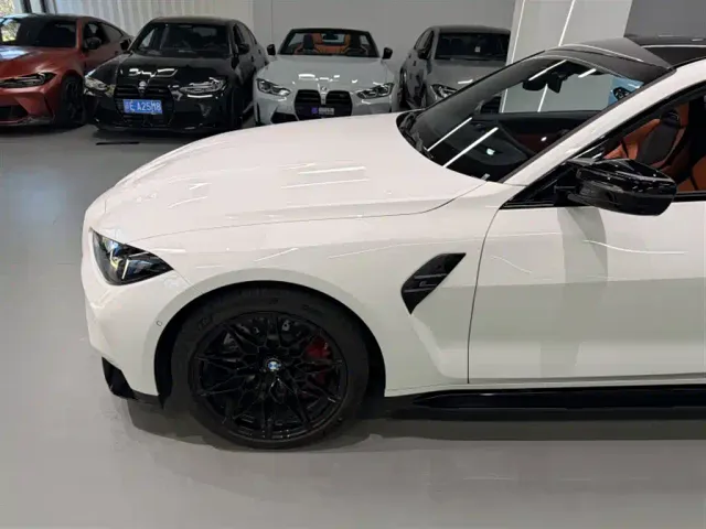 BMW M4 — Фото автомобиля 3