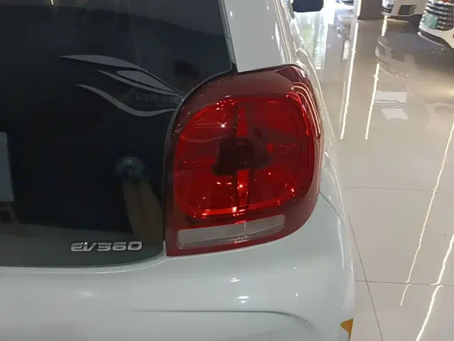Roewe Clever — Фото автомобиля 7