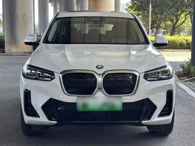 BMW iX3 — Фото автомобиля 2