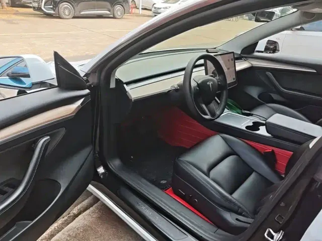 Tesla Model 3 — Фото автомобиля 15