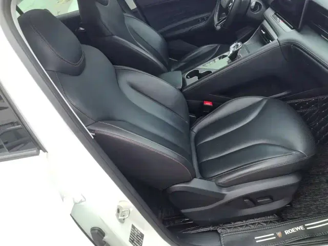 Roewe RX5 — Фото автомобиля 24