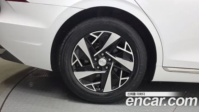 Hyundai Grandeur (New) Hybrid — Фото автомобиля 5