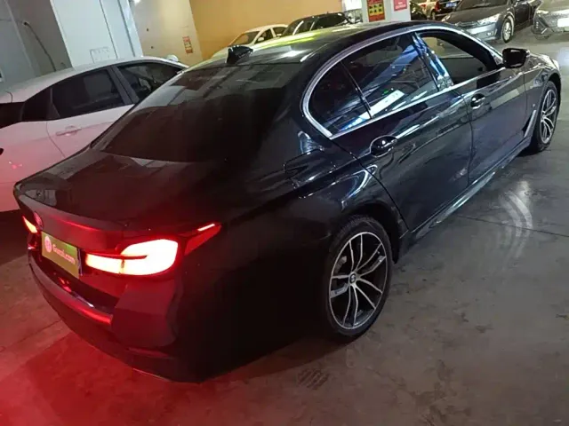 BMW 5 Series — Фото автомобиля 6