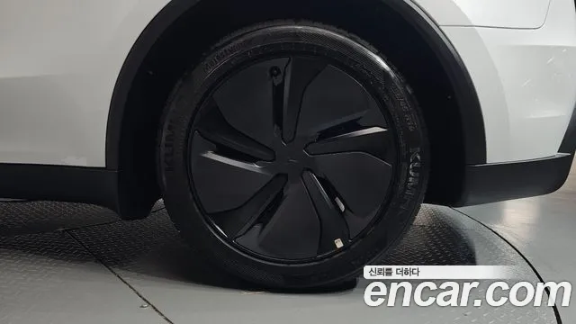 Tesla Model Y — Фото автомобиля 20