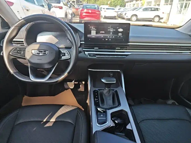 Geely Emgrand — Фото автомобиля 9