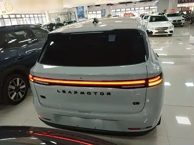 Leapmotor C10 — Фото автомобиля 4
