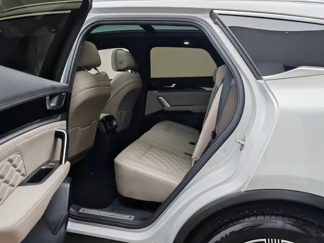 BYD Tang — Фото автомобиля 17