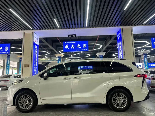 Toyota Sienna — Фото автомобиля 5