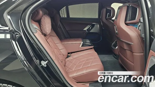 BMW 7-Series — Фото автомобиля 8