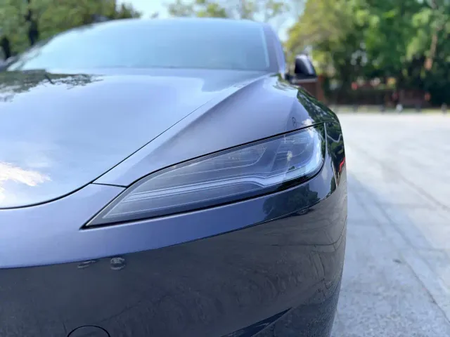 Tesla Model 3 — Фото автомобиля 16