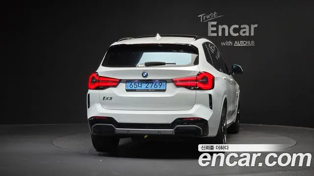 BMW iX3 — Фото автомобиля 4