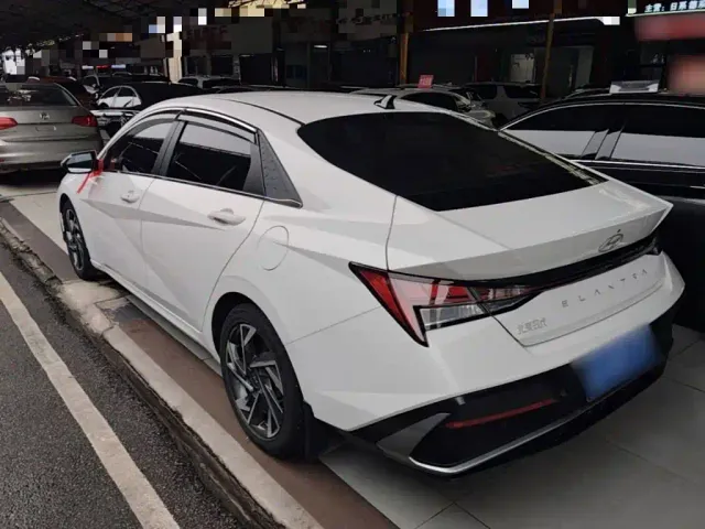 Hyundai Elantra — Фото автомобиля 4