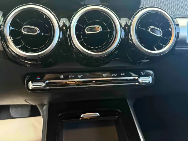 Mercedes-Benz GLB-Class — Фото автомобиля 12
