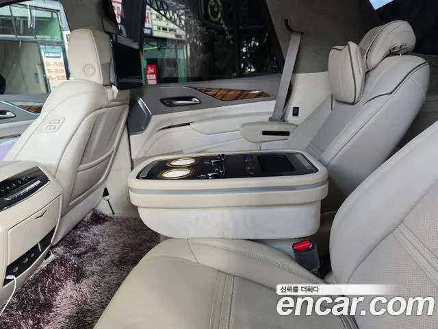 Cadillac Escalade Generation 5 — Фото автомобиля 13