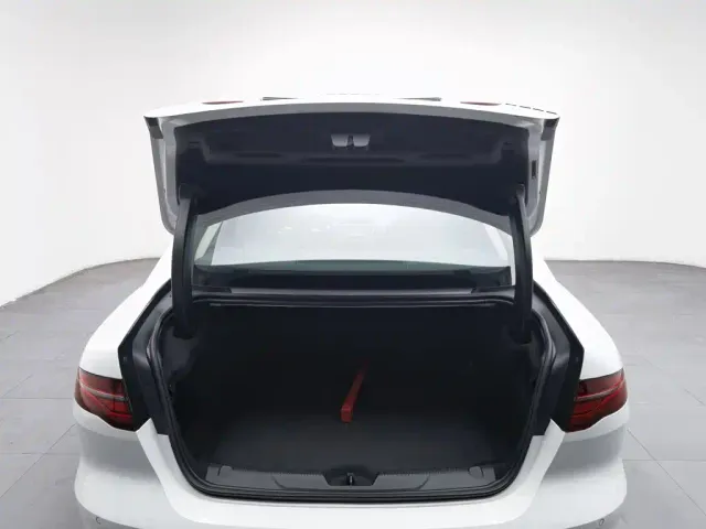 Jaguar XEL — Фото автомобиля 16