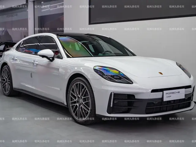 Porsche Panamera — Фото автомобиля 3