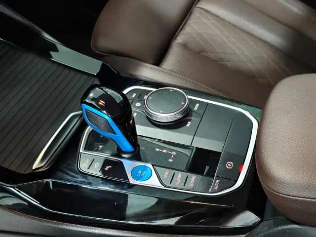 BMW iX3 — Фото автомобиля 11
