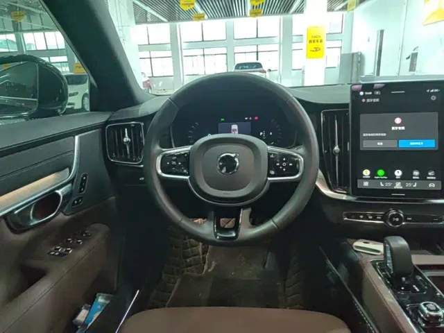 Volvo S90 — Фото автомобиля 10