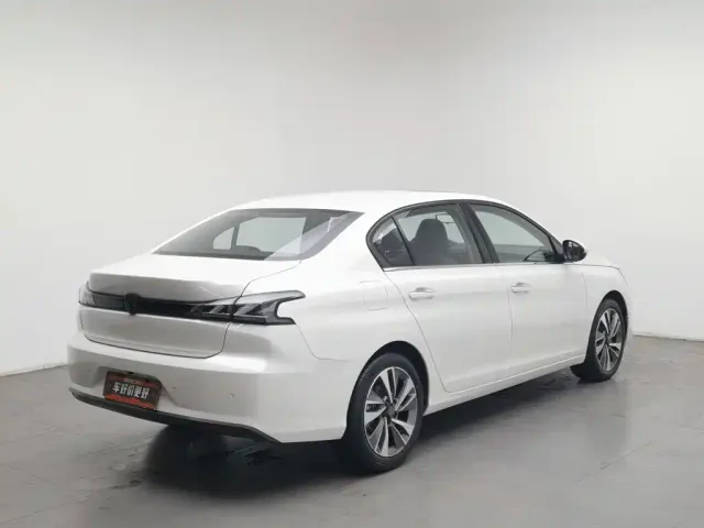 Peugeot 408 — Фото автомобиля 2