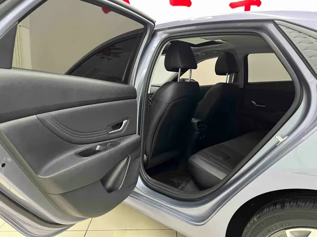 Hyundai Elantra — Фото автомобиля 15