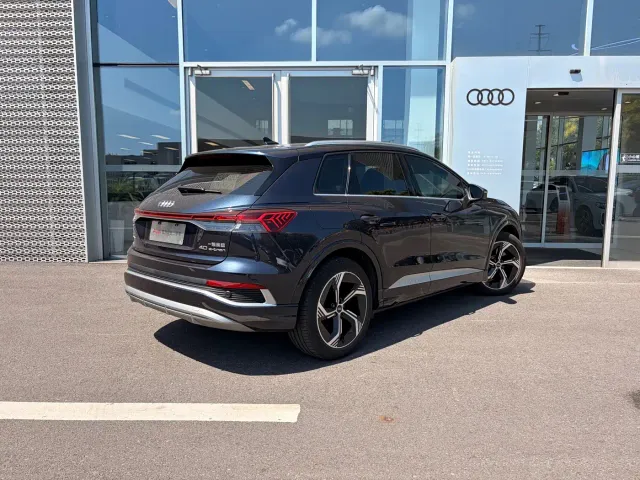 Audi Q4 e-tron — Фото автомобиля 4