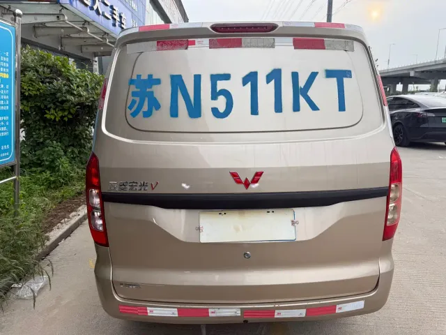 Wuling Hongguang V — Фото автомобиля 5