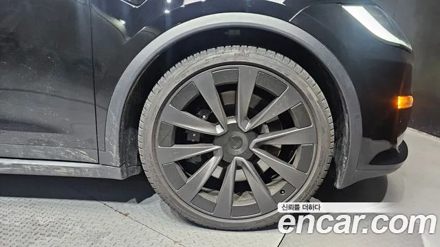 Tesla Model X — Фото автомобиля 21
