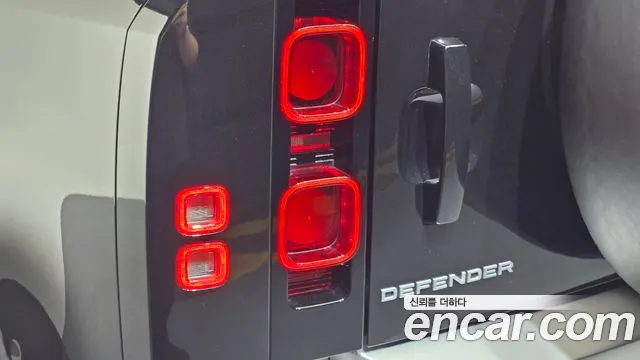 Land Rover Defender — Фото автомобиля 20