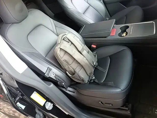 Tesla Model Y — Фото автомобиля 24