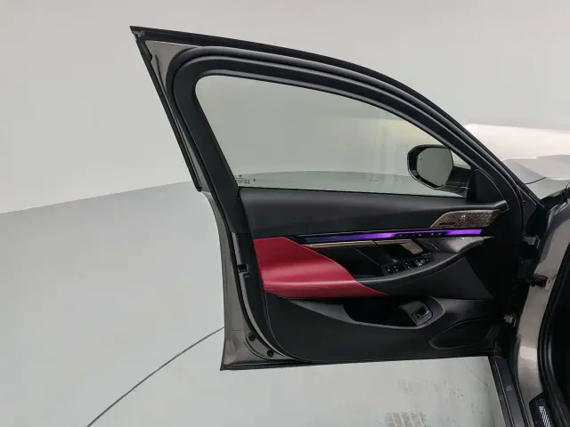 BMW 5 Series — Фото автомобиля 13