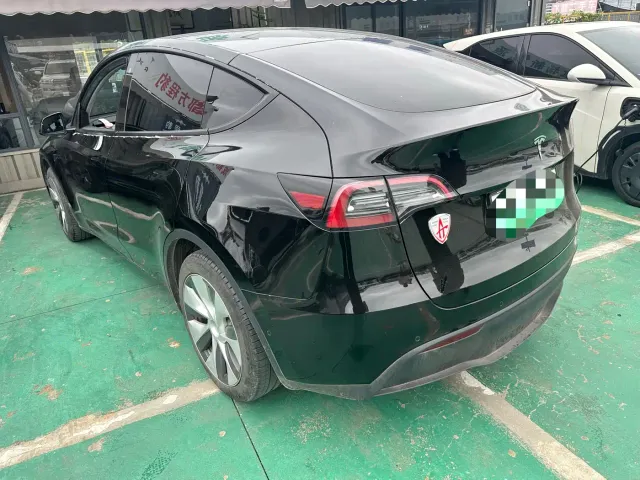 Tesla Model Y — Фото автомобиля 9