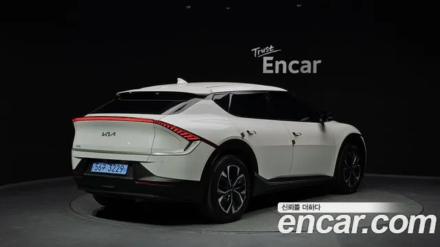 Kia EV6 — Фото автомобиля 2