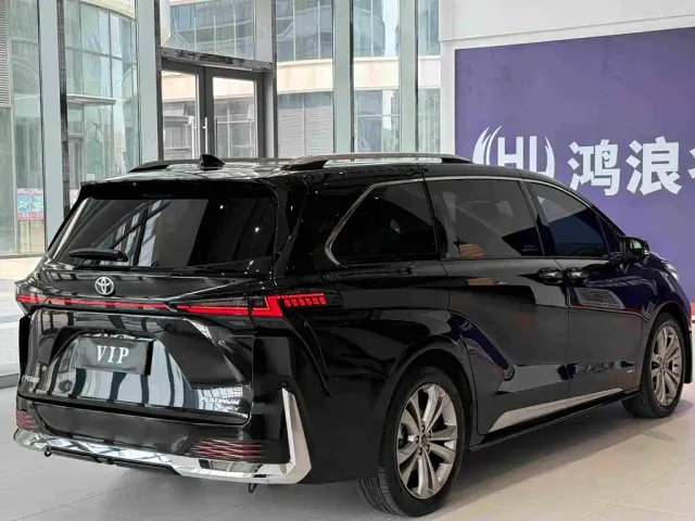 Toyota Sienna — Фото автомобиля 6