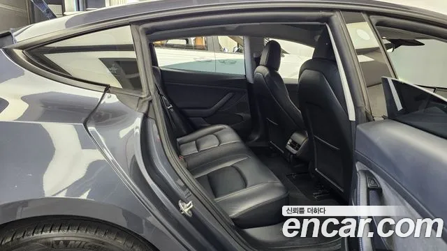 Tesla Model 3 — Фото автомобиля 18